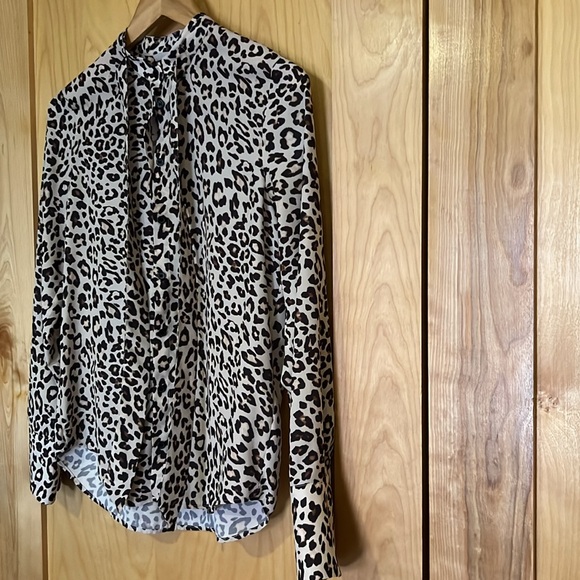 H&M Women’s Leopard Animal Print Blouse Sz 0 - Picture 2 of 4